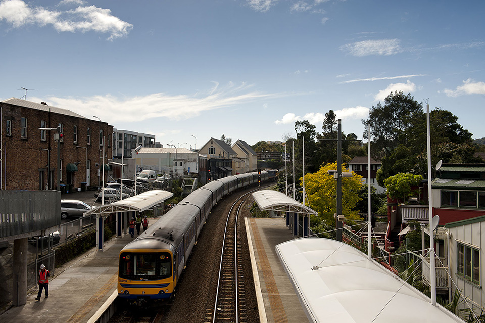 KINGSLAND TRAIN STATION